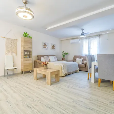 Casa El Califato De * קורדובה